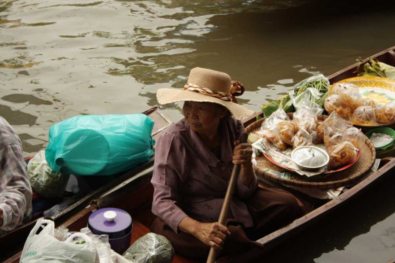 Il mercato galleggiante di Dumnoen Saduak