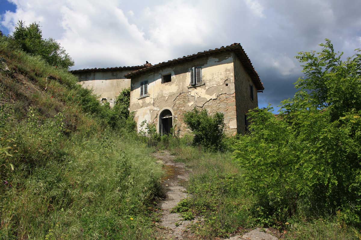 Il borgo abbandonato di Castelnuovo dei Sabbioni 