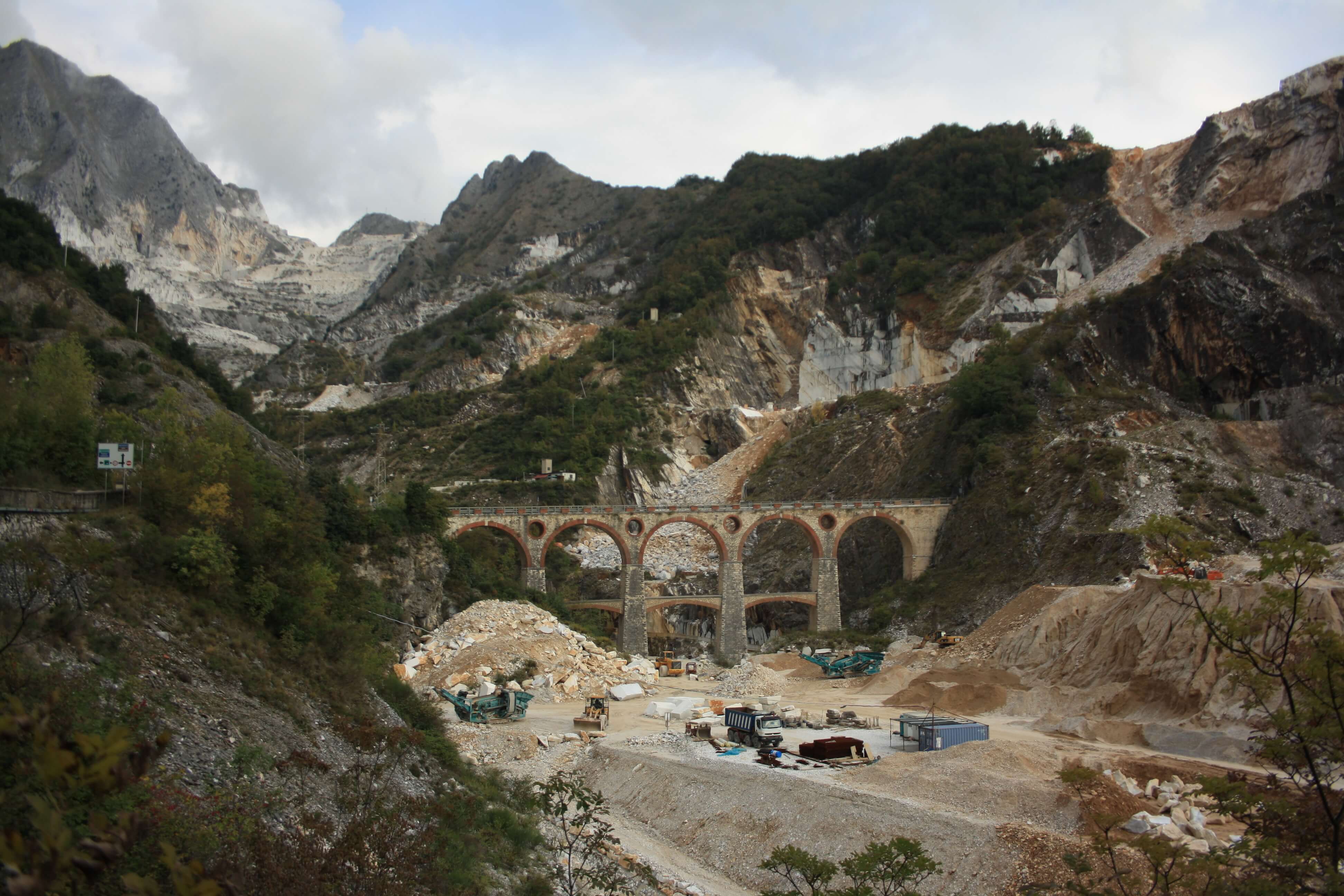 Itinerario tra le cave di marmo alla scoperta dei segreti dell'oro bianco di Carrara