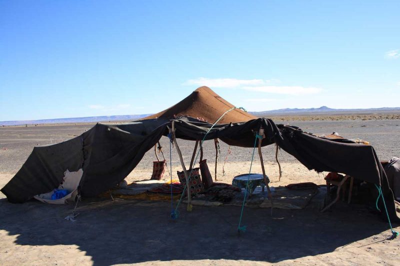 Dell’incontro con una nomade del deserto ed altre amenità intorno a Merzouga
