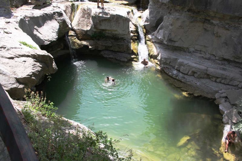 La Grotta Urlante e le piscine naturali del fiume Rabbi
